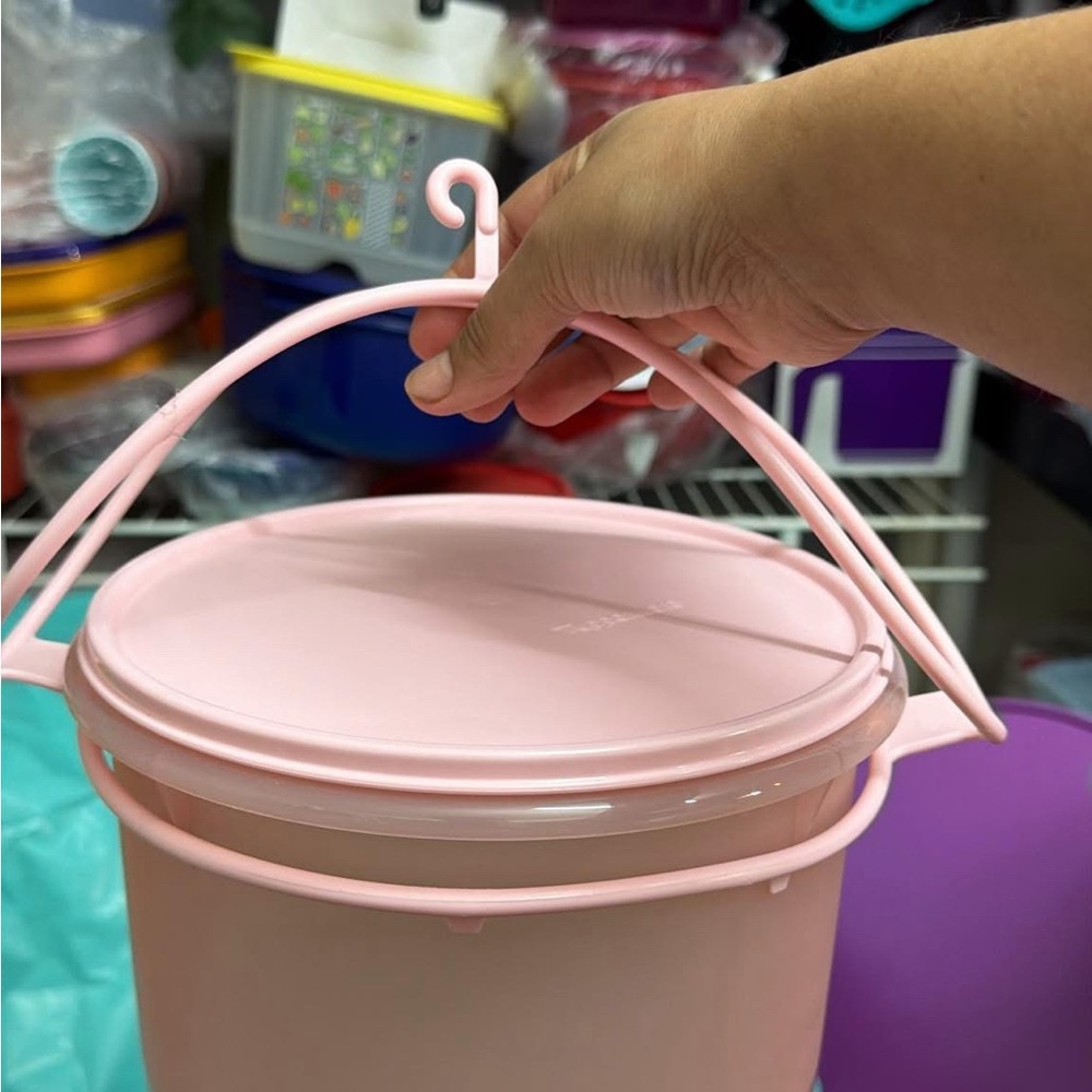 Tupperware Pink Container with Handle